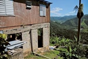 Ciales sin luz, pero trabajando