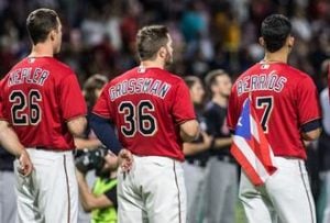 Ni la lluvia ni los apagones pararon la fiesta beisbolera en el Bithorn
