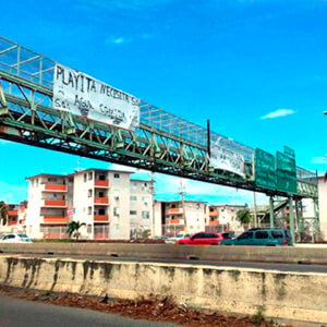 De un puente mohoso sobre  una ciudad en ruinas al amor intenso