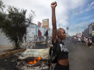 Arde el descontento social en EE.UU. por sexto día consecutivo