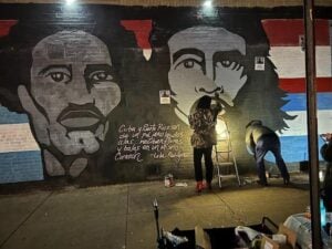 Restauran el mural Dos Alas en East Harlem