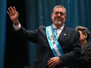 La derecha retrasó horas la asunción de Bernardo Arévalo