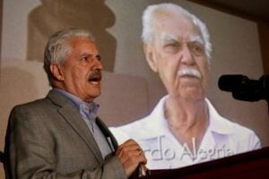 A la memoria del amigo y colaborador Ricardo Alegría Pons 