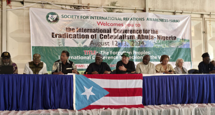 Abuja mesa de Conferencia