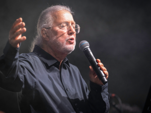 56 años después, Roy Brown sigue protestando