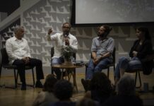 «Empezar a serlo» el conversatorio