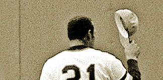 Liga de béisbol AA honra la memoria de Roberto Clemente Walker