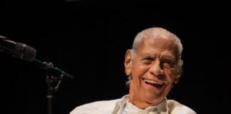 Luis Rafael Sánchez recibe llave de la Caja de las Letras