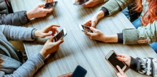 La generación del Click, la más conectada, pero también la más vulnerable